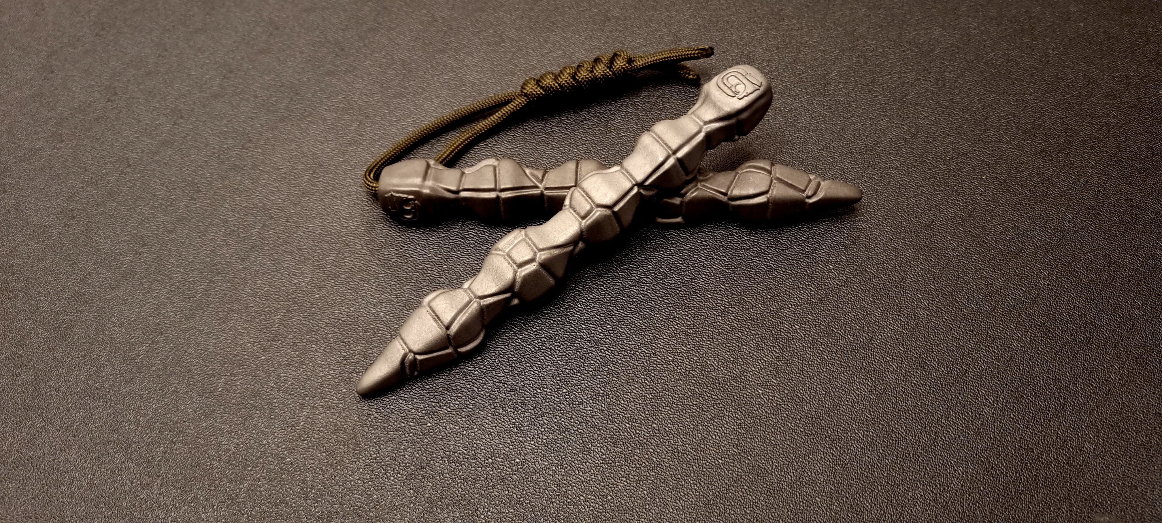 Kubotan Glass Breaker "AnoBlack"